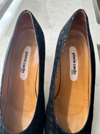 Zapatos de salón Pierre Cardin ante negro