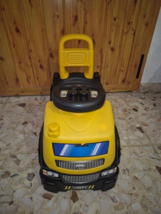Coche correpasillos amarillo y negro n