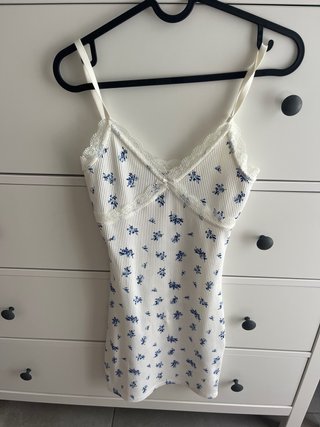 Vestido floral blanco y azul
