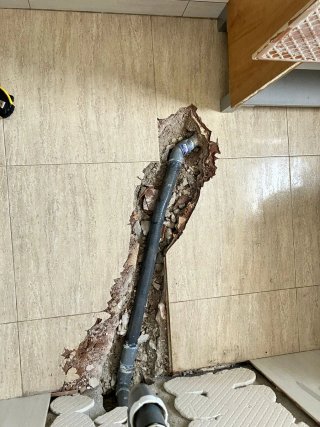 Fontanero profesional disponible 24H