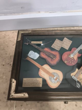 Caja Decorativa Madera Guitarras