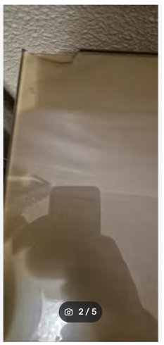 Escritorio de madera y cristal beige