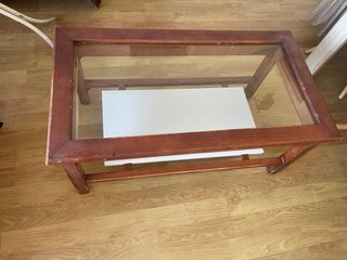 Mesa de centro de madera y cristal