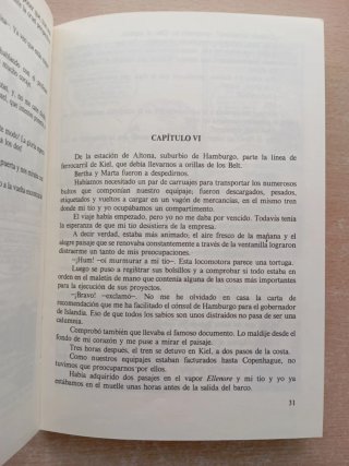 Dos libros de aventuras juveniles de Julio Verne.