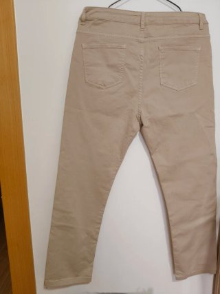 Pantalón chino recto beige