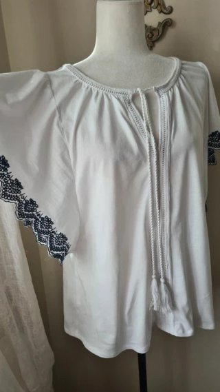 Blusa boho blanca bordada T.M