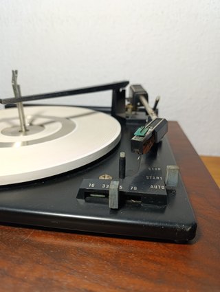 Tocadiscos Zenith D-565