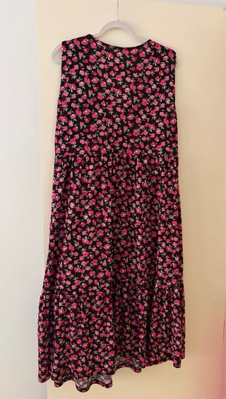 Vestido floral negro y rosa