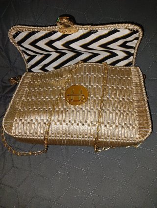 Bolso hecho a mano tejido dorado