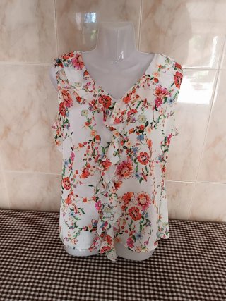 Blusa de raso con estampado floral