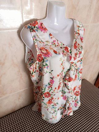 Blusa de raso con estampado floral
