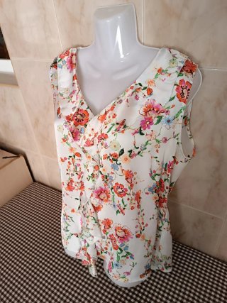 Blusa de raso con estampado floral