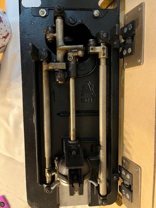 Máquina de coser Alfa antigua