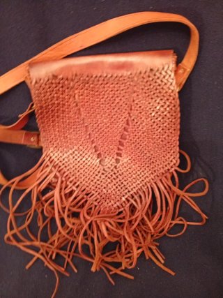 Bolso de hombro de cuero trenzado
