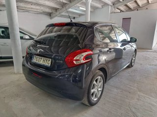 Peugeot 208 2014 (TAN SÓLO 132.000km)