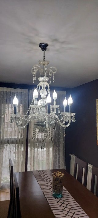 Lámpara de techo estilo araña de 9 brazos.