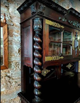 Mueble aparador antiguo madera y bronce Galicia