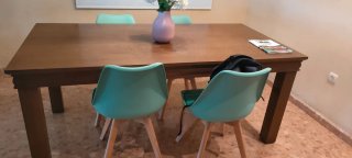 Mesa y mueble de comedor