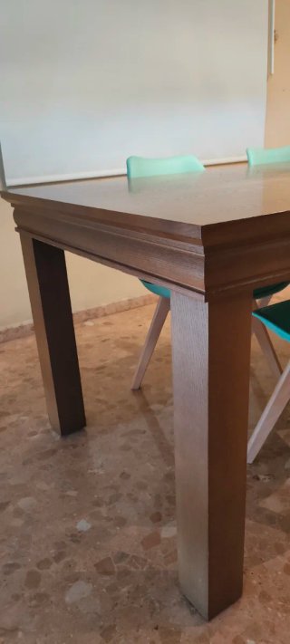 Mesa y mueble de comedor