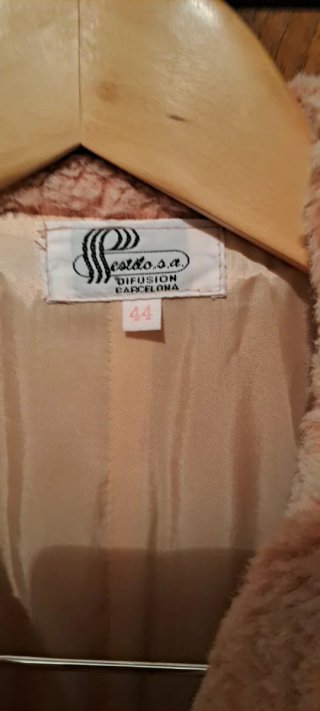 Chaquetón mujer beige/rosa con pelo