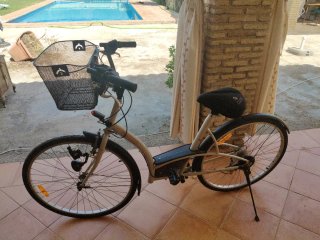 Bicicleta urbana con cesta