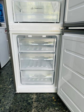 Nevera Indesit plateada