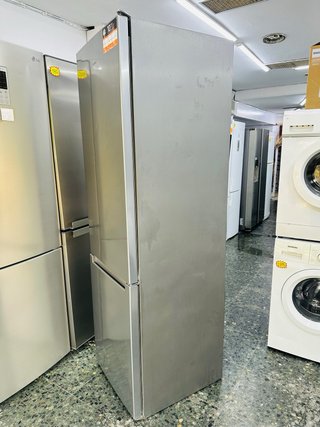 Nevera Indesit plateada