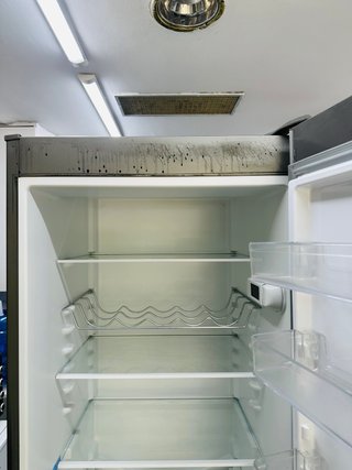 Nevera Indesit plateada