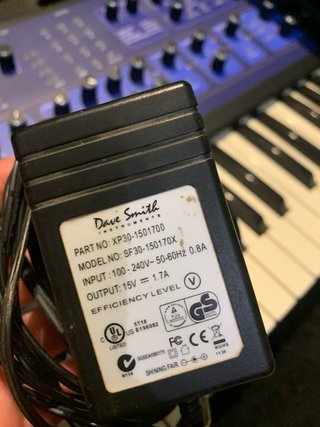 Dave Smith Poly Evolver 4-voice Sintetizador