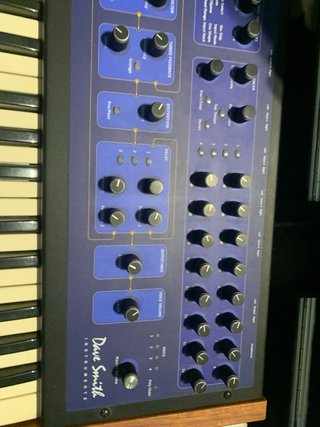 Dave Smith Poly Evolver 4-voice Sintetizador