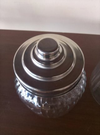 Coppia vasi in vetro con coperchio in metallo