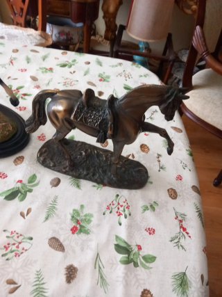 Precioso caballo de bronce