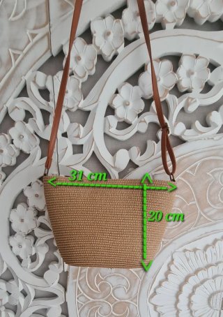 Bolso estilo rafia con detalle bordado – verano