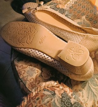 Zapatos planos beige perforados