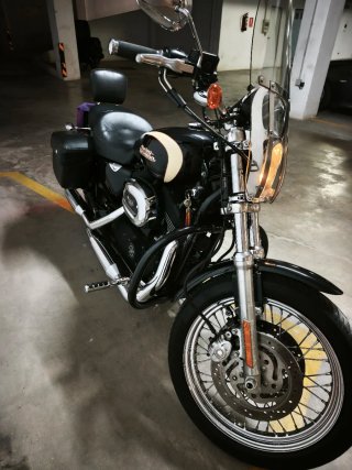 Harley Davidson XL1200 Roadster Negra