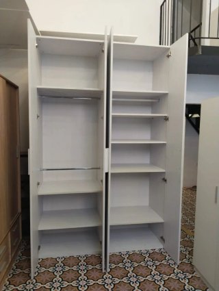 Armario blanco de madera