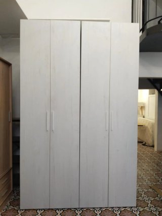 Armario blanco de madera