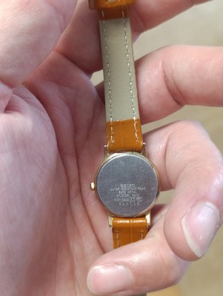 Reloj Seiko Spirit Dorado con caja
