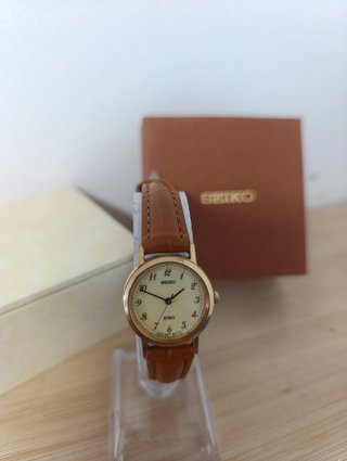 Reloj Seiko Spirit Dorado con caja