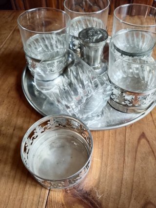 Vasos con bandeja alpaca y cristal