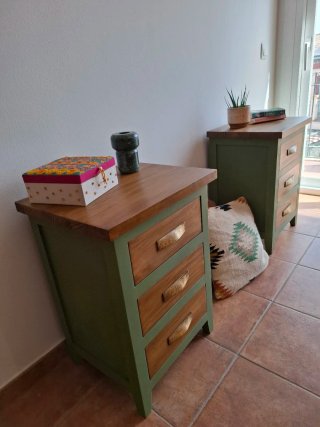 Mesitas de noche madera maciza