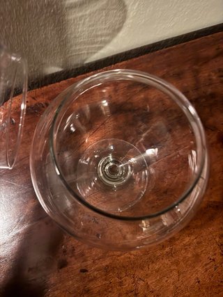 Vaso di vetro trasparente con coperchio