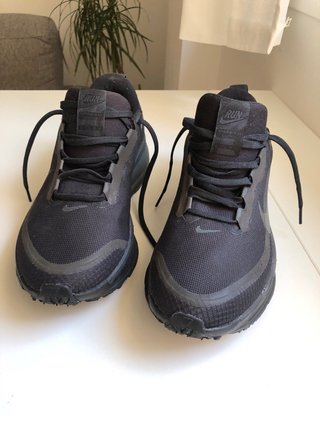 Nike RUN Air Talla 44.5 / 10.5 Nuevas!
