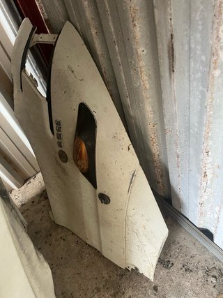 Puertas traseras  capo y aletas  Iveco