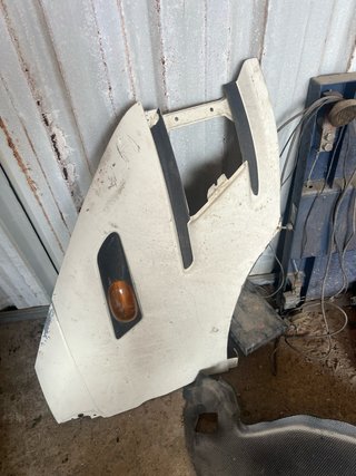 Puertas traseras  capo y aletas  Iveco