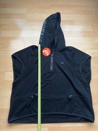 Sudadera corta con capucha negra