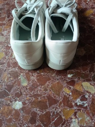 Zapatillas deportivas hombre blancas y grises