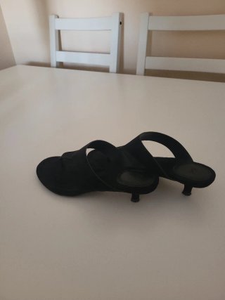 Chanclas de ante negro para chica