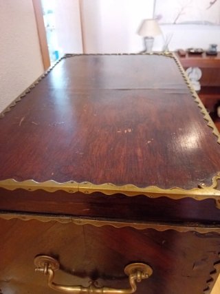 Bargueño antiguo español con mesa