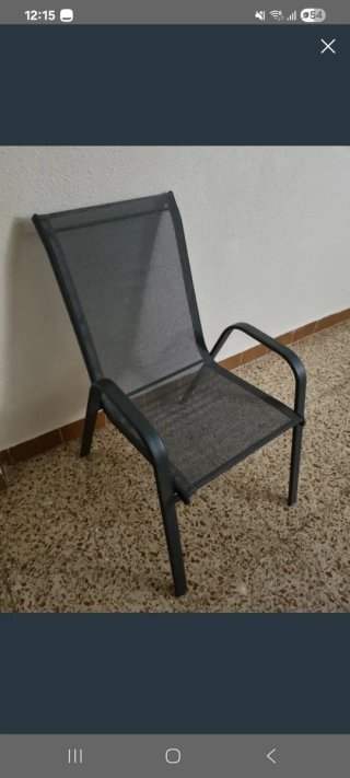 Silla de jardín negra y gris